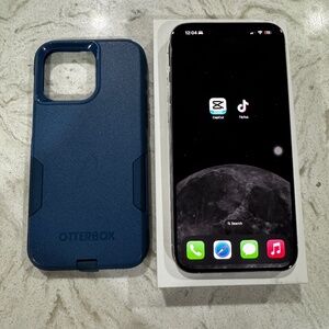 Apple iPhone 15 Pro Max with TikTok and CapCut Installed
